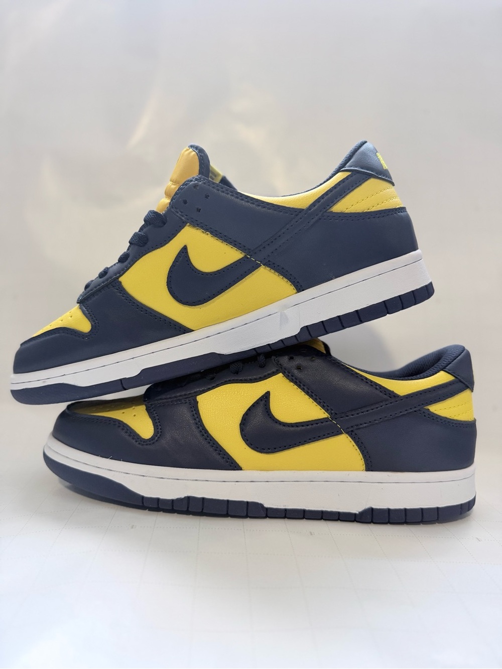 Nike Kids Low-Top Sneakers in Navy and Yellow